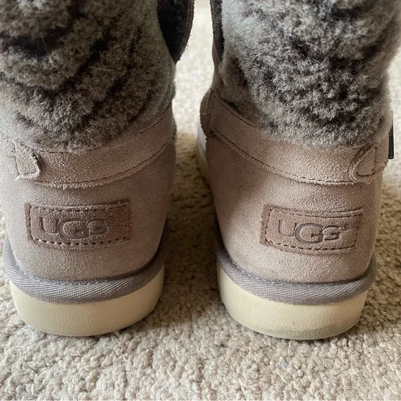 Ugg Adria Women’s Short Boots in grey, size 8 - Picture 7 of 11